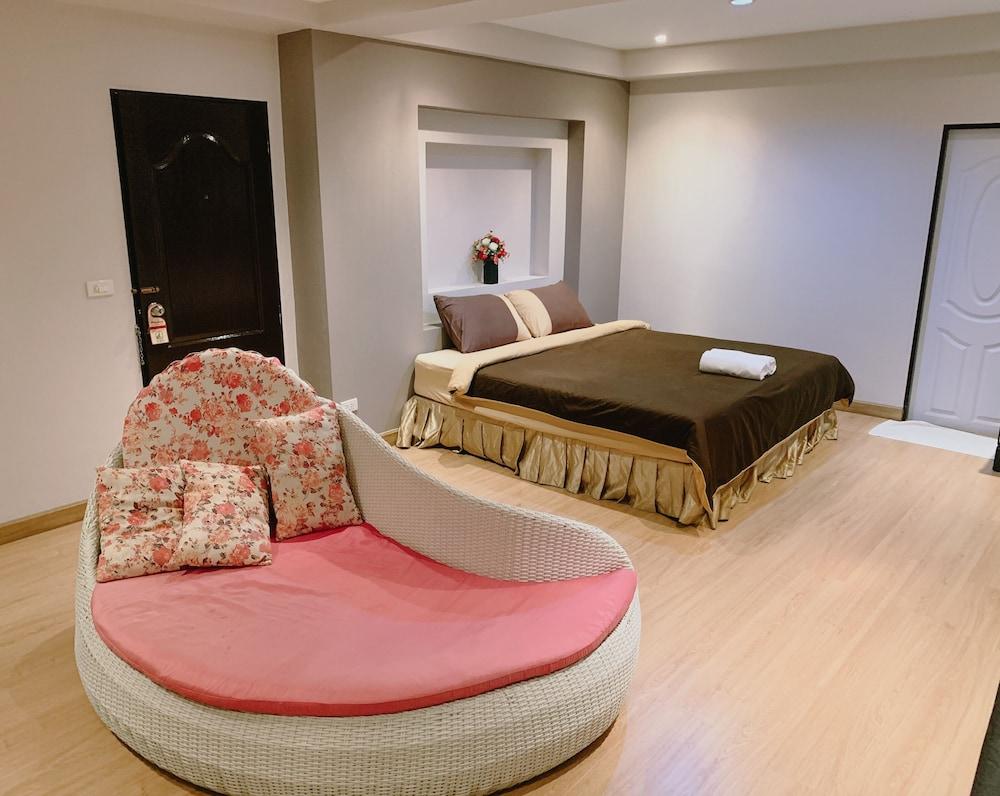Inspire House Hotel Чиангмай Екстериор снимка