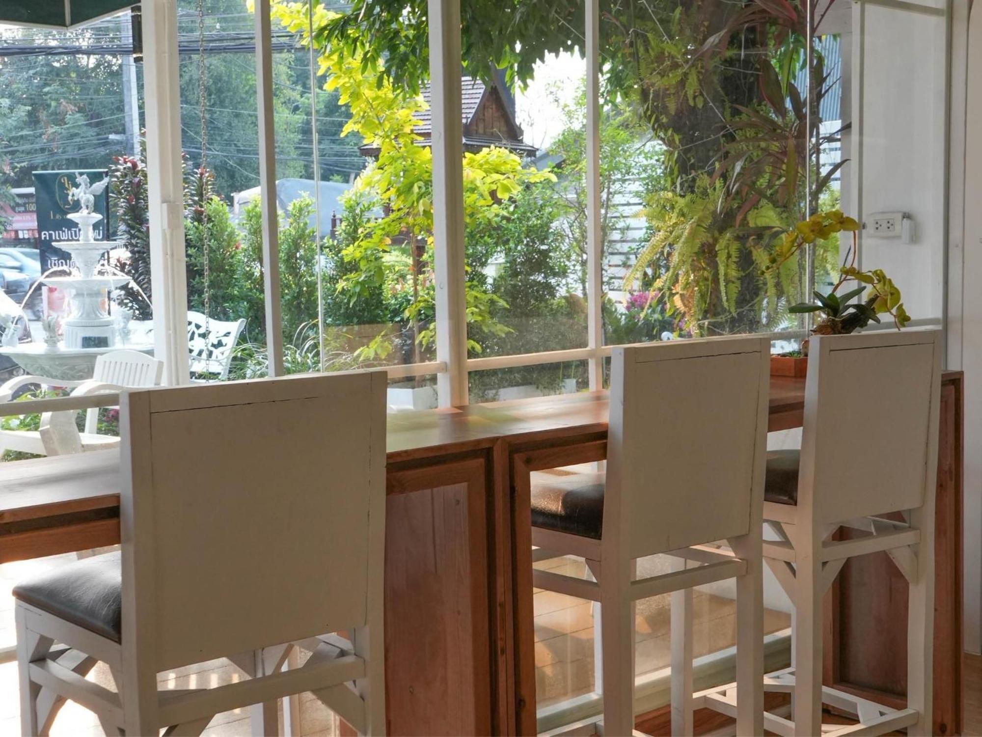 Inspire House Hotel Чиангмай Екстериор снимка
